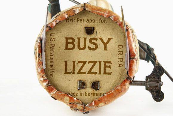 Distler Blechfigur Busy Lizzie