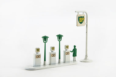 Matchbox 1 Accesory Pack BP Garage Pumps and Sign