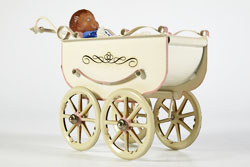 Tucher & Walther T 241(c) Kinderwagen mit Puppe