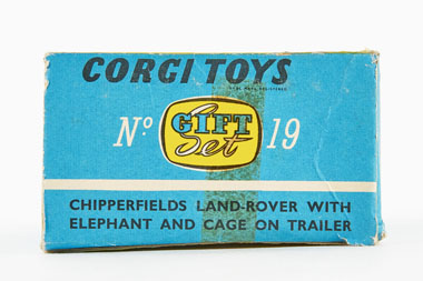 Corgi Toys Giftset 19 Chipperfields Land Rover with Elephant on trailer OVP